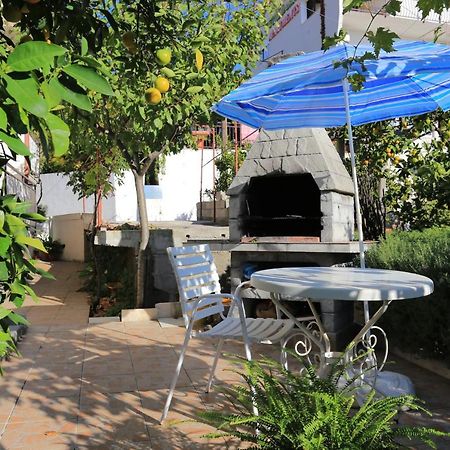 Apartments By The Sea Seget Donji, Trogir - 2029 מראה חיצוני תמונה