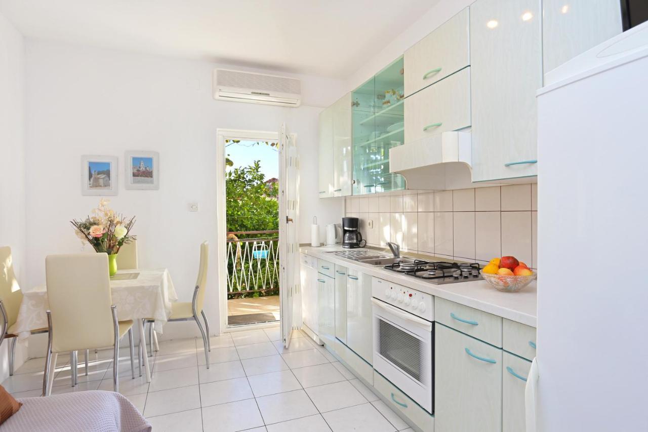 Apartments By The Sea Seget Donji, Trogir - 2029 מראה חיצוני תמונה
