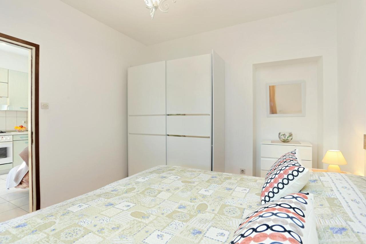 Apartments By The Sea Seget Donji, Trogir - 2029 חדר תמונה