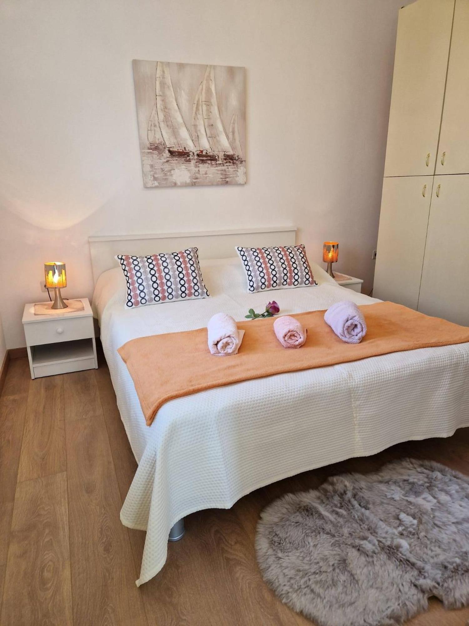 Apartments By The Sea Seget Donji, Trogir - 2029 חדר תמונה
